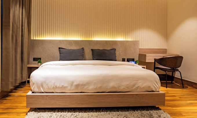 DLF Phase 1 Hotel | Housr Golf Course Road Phase 1 Metro