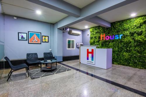 Hyderabad Hotel | Housr Q City, Hyderabad Gowlidoddy