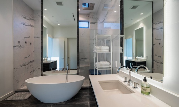 Shady Acres Casa | Houston Heights Luxury Retreat VII