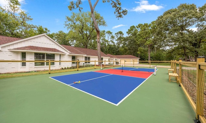 Barker Apartamento | Houston Social Court & Event, Pickleball, Billiard