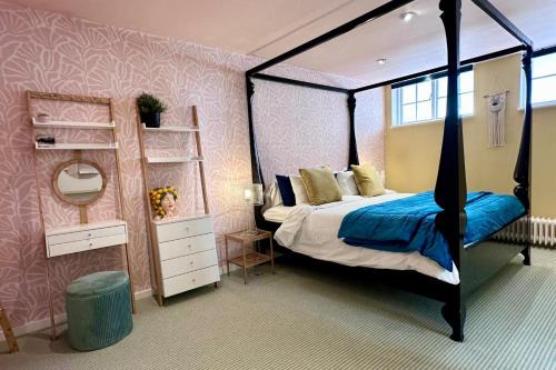 Hove Casa | Hove Seaside Cottage Sleeps 8 2 Mins to Seafront