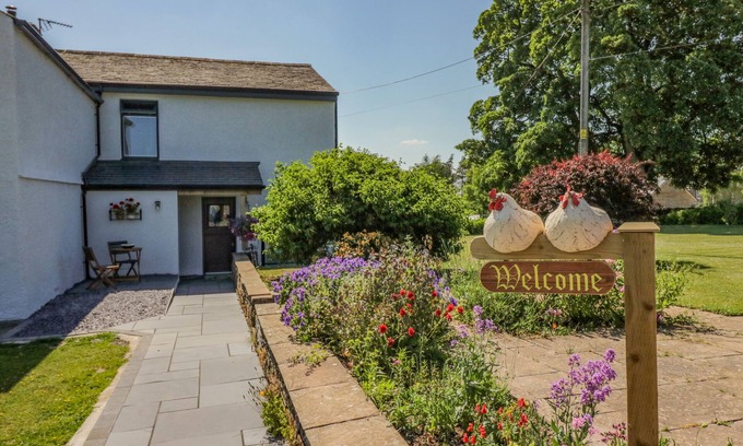 Welton Cabaña | HOW HILL FARM COTTAGE, pet friendly, with a garden in Greystoke