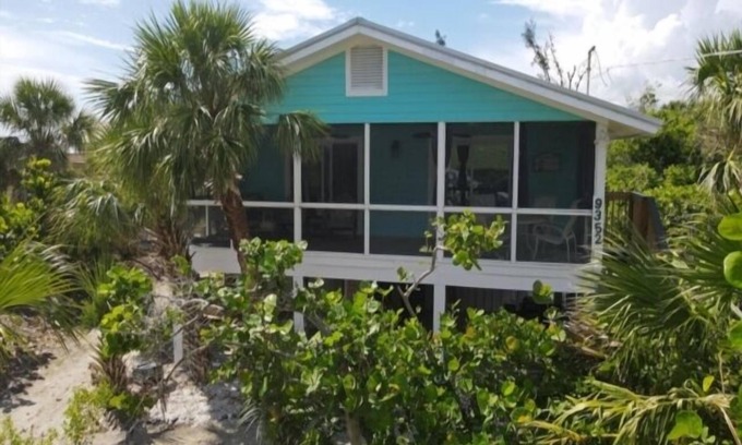 Placida Casa | Gulf View Cozy Cottage a pocos pasos de la playa - nueva terraza, carrito de golf y atraque! Qué dulce es, # 0118, Little Gasparilla Island