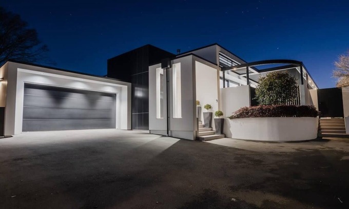 Fendalton Casa | How the 1% Live - Waiwetu St Sleeps 15