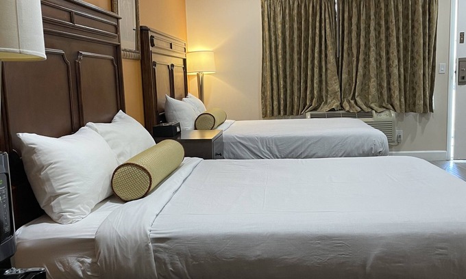 Ridgecrest Hotel | Howard Johnson by Wyndham Ridgecrest, CA