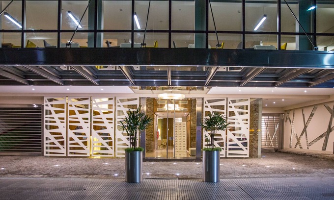 Microcentro Hotel | Howard Johnson Plaza by Wyndham Buenos Aires