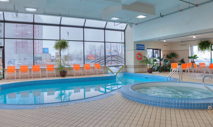 Niagara Falls Hotel | Howard Johnson Plaza by Wyndham by the Falls Niagara Falls