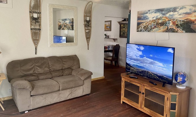 Central - Terry Cabaña | Howard's Hideaway Cottage - Unique Montana Retreat