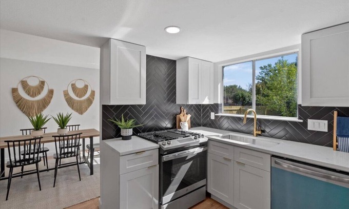 Milwood Casa | Howdy! Modern stay in Austin