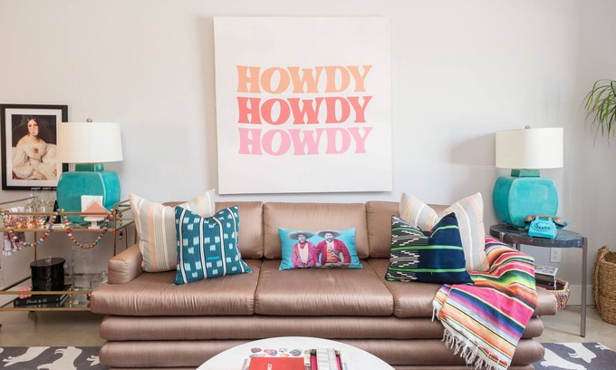 Downtown Casa | HowdyHouse: Designer Townhouse in Historic FOODIE Bryan Minutes to Kyle Field