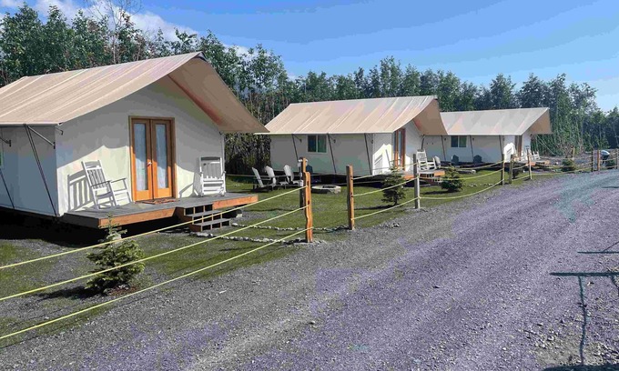 Seward Cabina | Howling Wolf Resort!