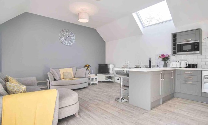 York Casa | Hoxne Cottages - Poppy Cottage with private hot tub