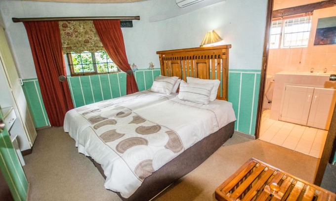 Kareeberg Cabina | Hoyohoyo Koeltehuis Farm Lodge