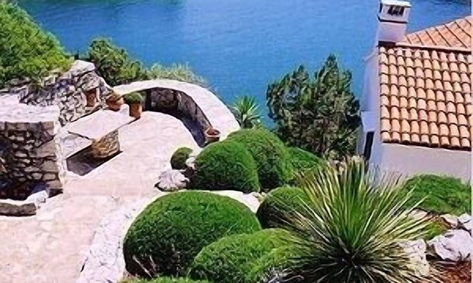 Sutivan Villa | Beautiful Dalmatian style villa with magnificent garden