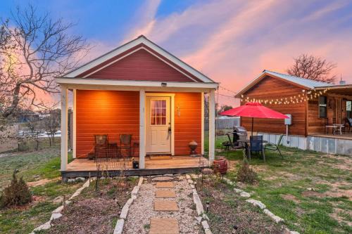 Fredericksburg Casa | HR Cabin 1 - The Red Cabin