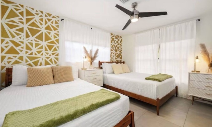 Garden Isles Casa | Htd Pool+3 BRM +Tiki hut+Game Rm-6 Mins to Beach