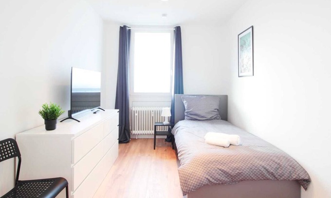 Hanau Apartamento | Hu08 Schickes Apartment mit Balkon in Hanau, 72qm, 3 Schlafzimmer, Max. 5 Personen