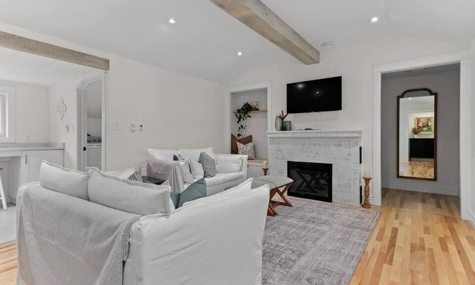 Fox Point Casa | Hubbards Cozy Convenient Cottage
