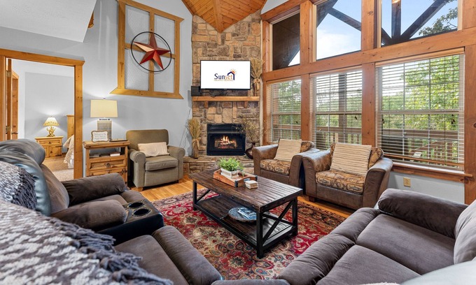 Branson West Cabina | Huckleberry Haven 4 Bedroom Cabin by Redawning