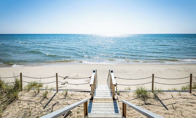 Montague Cabaña | Huckleberry Hideaway: A Lake Michigan Sunset Retreat. Pet friendly!