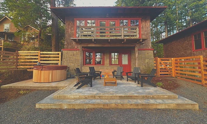 Eastsound Casa | Huckleberry House - New Listing!