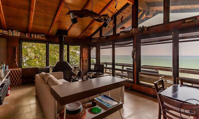 Montague Cabaña | Huckleberry's Hideaway