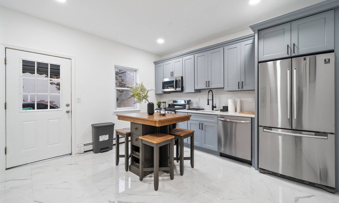 Constable Hook Casa | Hudson Oasis - Sleeps 10 - NYC - EWR - Free Parking