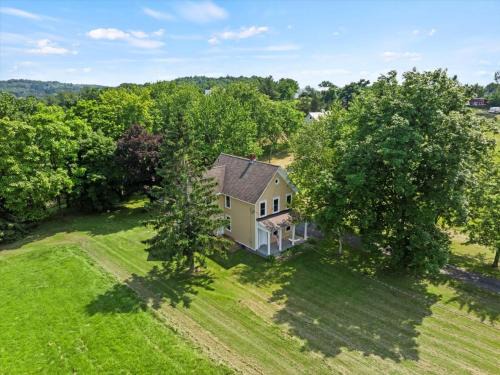Hudson Casa | Hudson Restored Farmhouse with Fire Pit