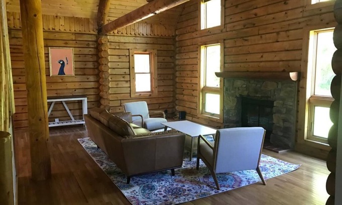 Rhinebeck Casa | Hudson Valley, Rhinbeck, pristine log home with over 8 acres of land!
