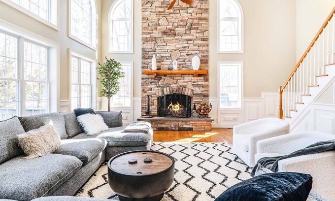 Hopewell Junction Casa | Hudson Valley getaway: hot tub/pool/home office/family friendly/75 min from NYC