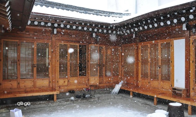 Gahoe-dong Casa | Hueahn Hanok Guesthouse