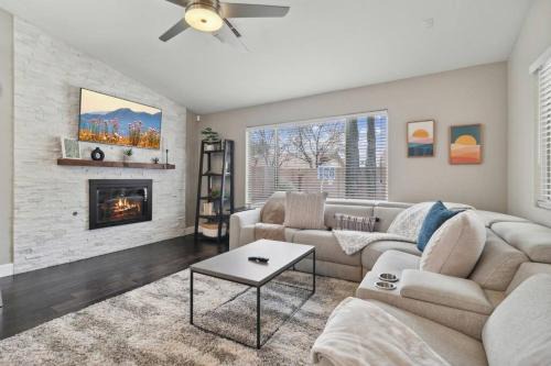 Paradise Valley Village Apartamento | Hues of the Horizon House with Pool & BBQ