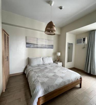 Socorro Apartamento | Huge 1Bedroom Condotel w Balcony near Smart Araneta Coliseum