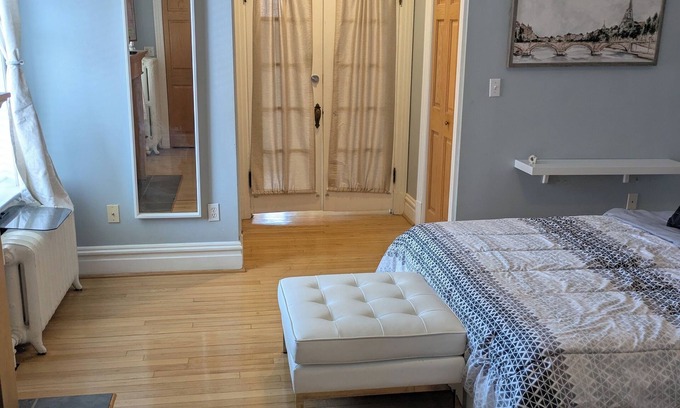 Tower Grove East Apartamento | Huge 2-bedroom apartment 2 Blocks from Tower Grove Park!