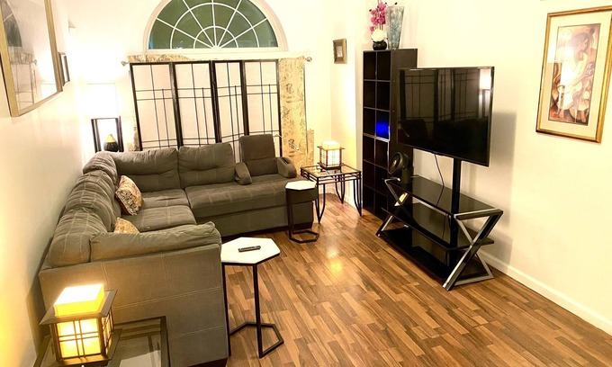Downtown Baltimore Apartamento | HUGE 2 Bedroom Apt w/king bed, FREE Street Parking
