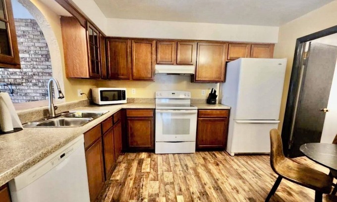 Rockford Casa | Huge 2+BR Near Hospitals & Aerospace: Lives like a 3 bedroom with addtl spaces