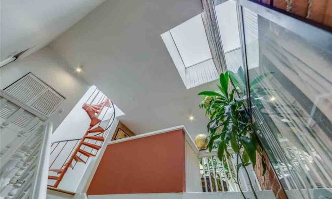 Garden District Apartamento | Huge 2-Story Loft