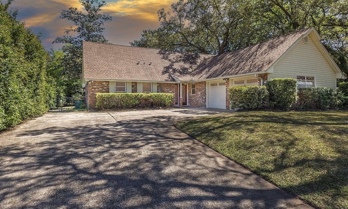Ocean City Casa | Huge 3 Bed/3Bath Home in the Heart of Fort Walton Beach