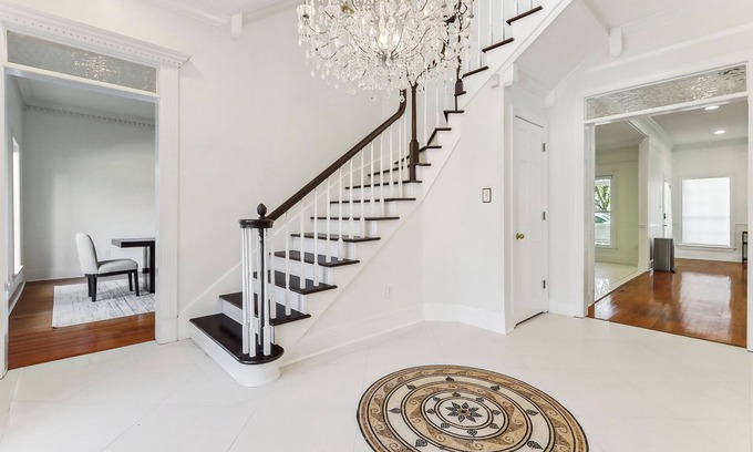Metairie Casa | Huge 4 Bedroom House Near Lake Ponchartrain