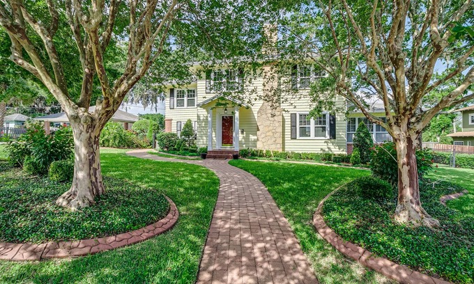Lakeland Casa | Huge 5br 4ba by the Lake & FSC. Downtown, Food, Bars Parks. 2 Kitchens.16 guests