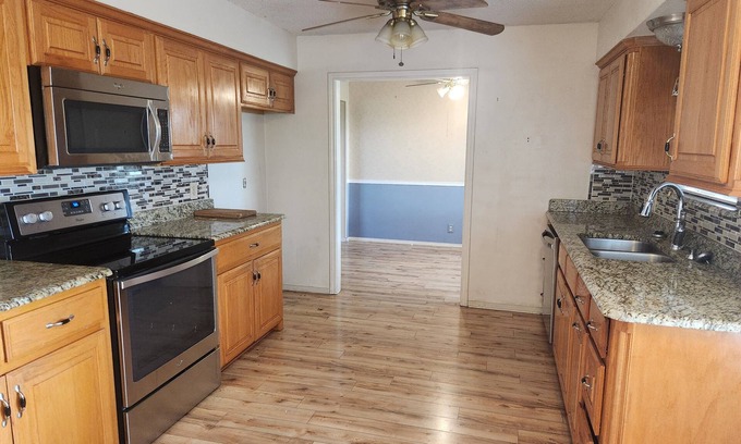 Weston Casa | Huge 8 bedroom 2 houses Private Pond PilotPoint Aubrey Ranch sleeps 40 to 50