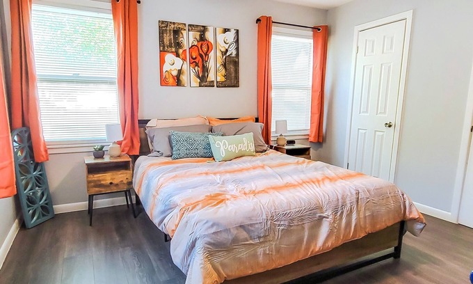 Abilene Casa | Huge backyard, king beds in 2 rooms, close to Cobb Park and hospitals