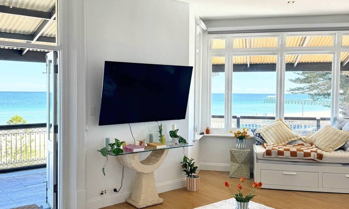 Henley Beach Apartamento | Henley Beachfront Stunner With Sweeping Sea Views!
