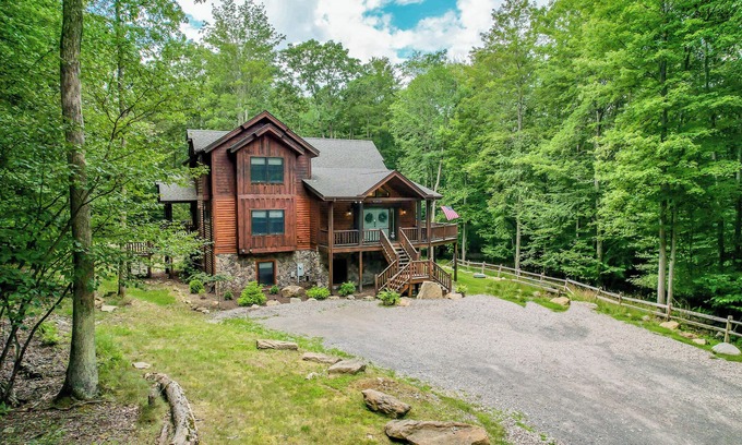 Oakland Casa | Huge, Beautiful and Quiet Home with Amazing Amenities