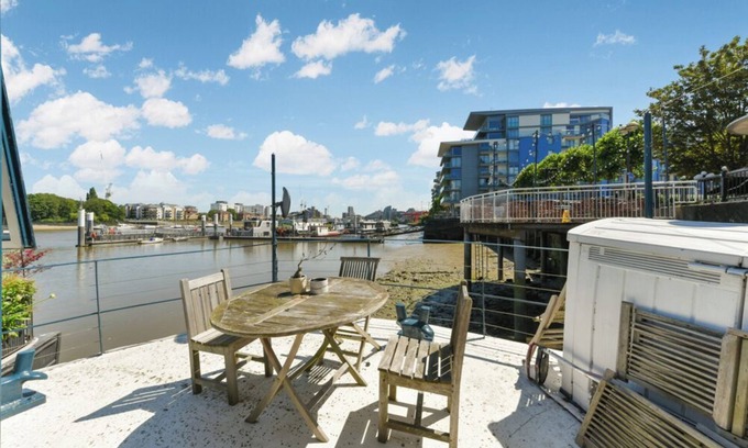 Thamesfield Alquiler De Eote | Huge & Bright 4-Bed Houseboat on the River Thame next to Wandsworth Park