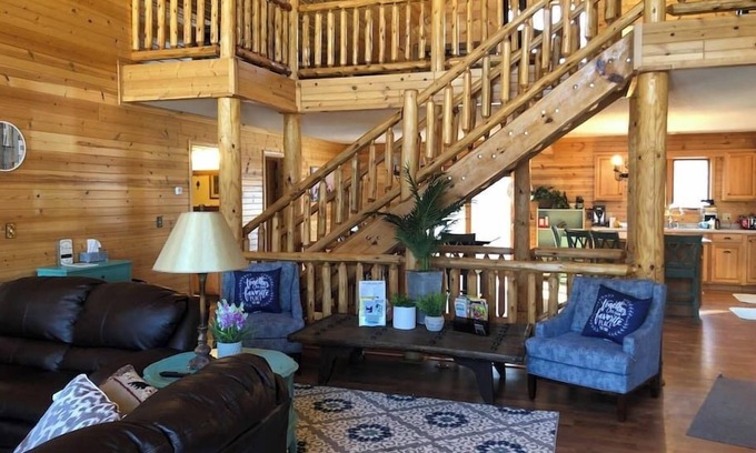 New Lisbon Casa | Huge Cabin near Castle Rock Lake - New Lisbon, WI