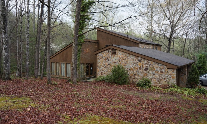 Cashes Valley Cabina | Enorme y cómoda casa de Creekside con piscina cerca de todo, renovada