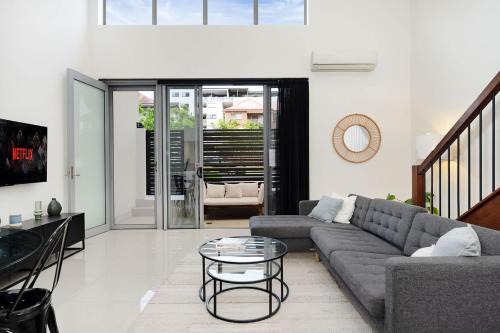 Wooloowin Casa | Huge Family Townhouse 3 bathrooms 5km to City