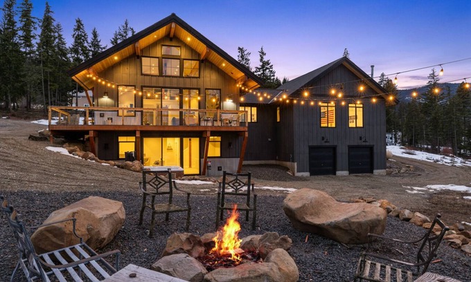 Cle Elum Casa | Huge game room, Hot tub, Sleeps 16+ with Bonus loft, ATV Snowmobile Trails