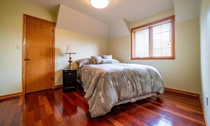 Selkirk Casa | Huge Gorgeous River View Home In East Selkirk